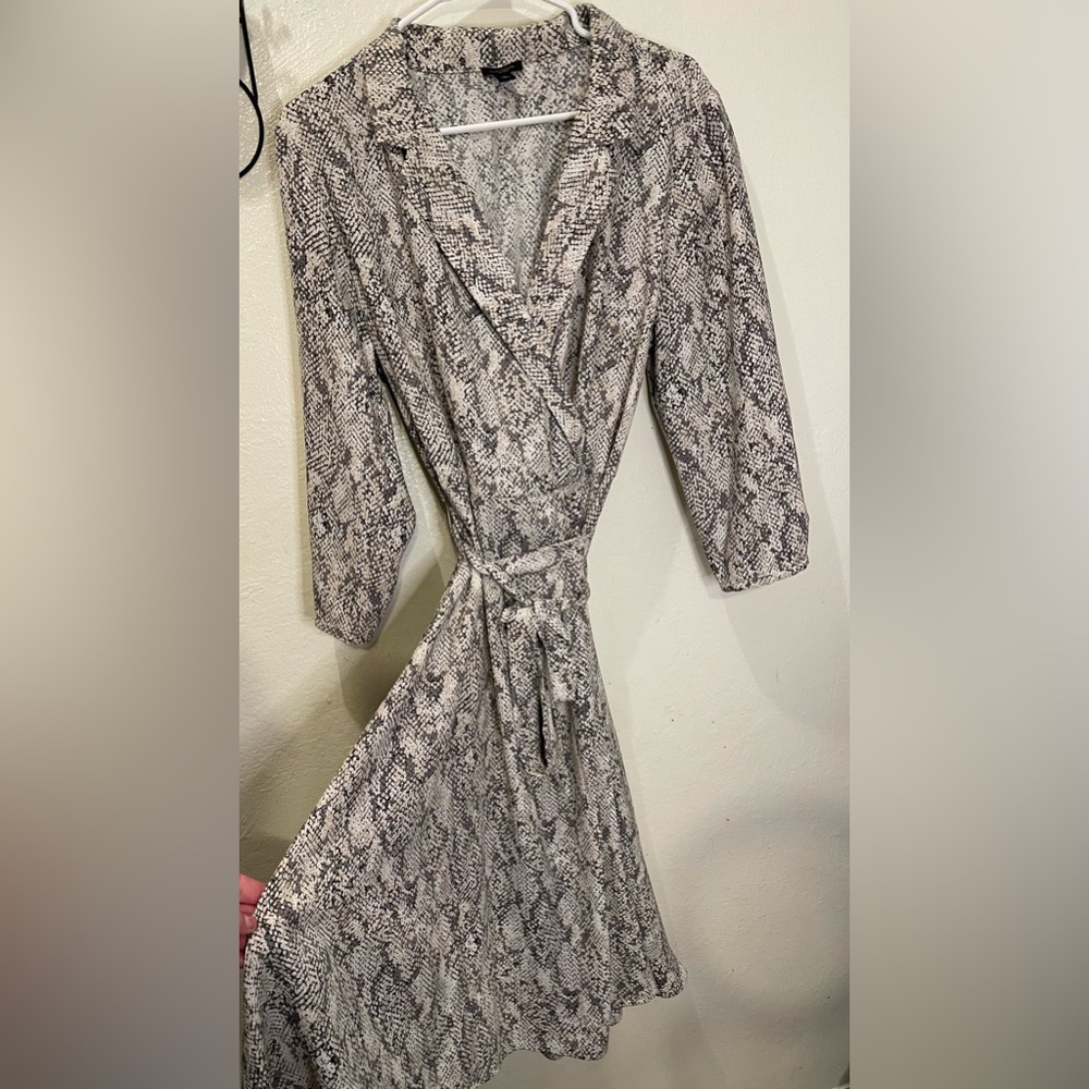Flattering Snake pattern Ann Taylor Factory size 14 dress